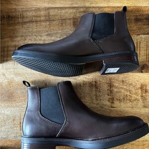 Clarks dark Brown Leather Paulson Up Chelsea Boots men’s 8 NEW IN BOX NWT